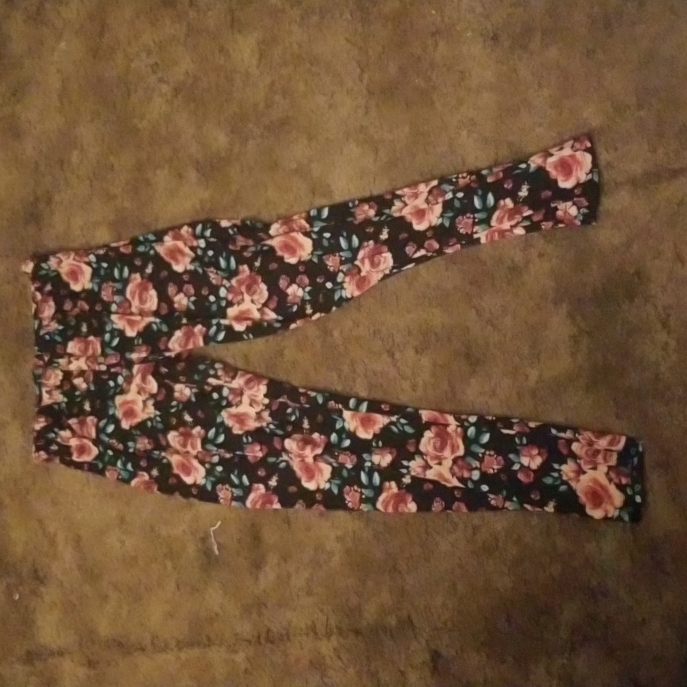 Bobbie and Brooks pink and black floral leggings extra large
